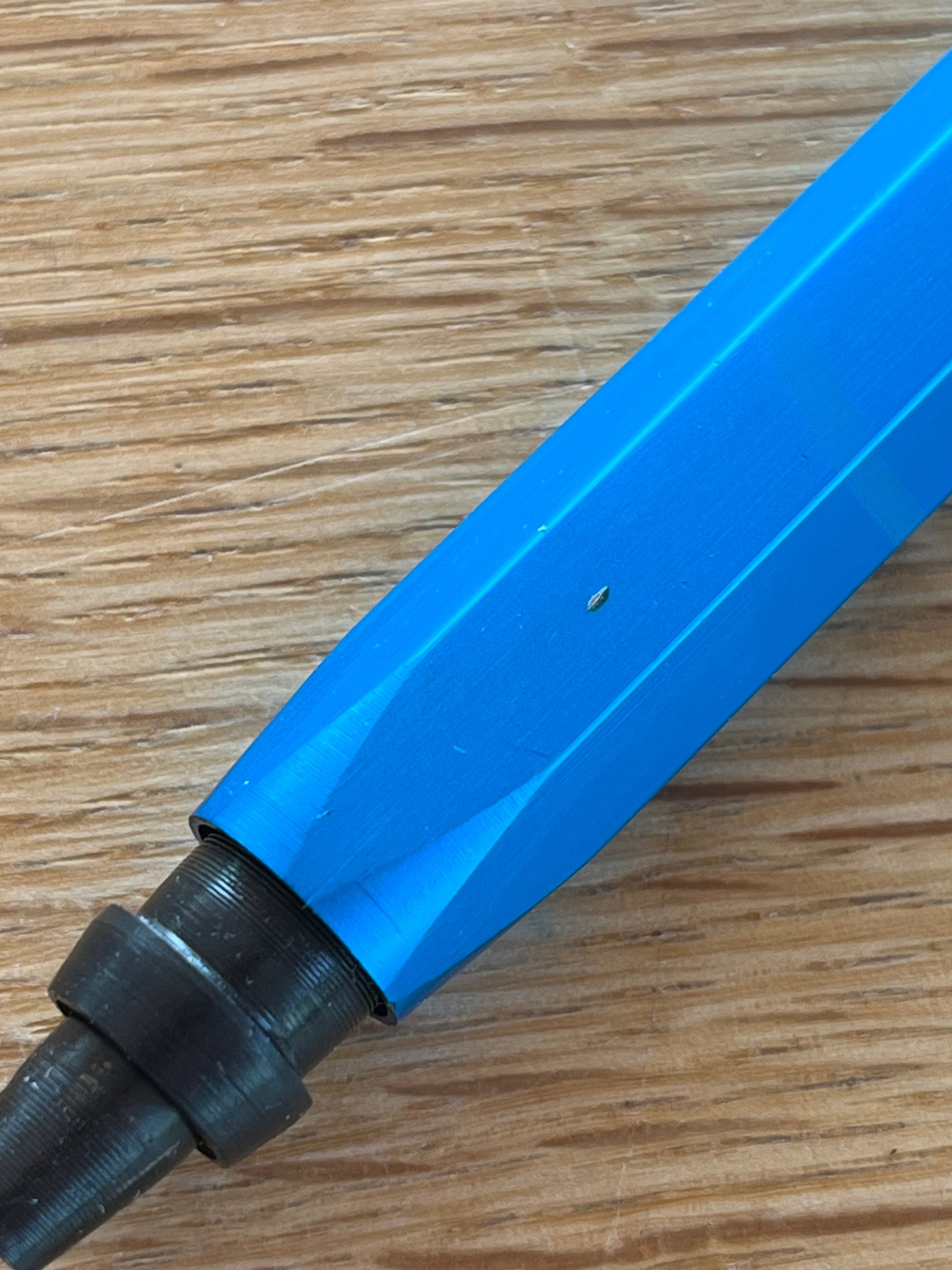 Deburrer afgrater med ekstra blade i håndtaget